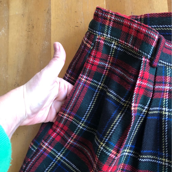 Vintage Plaid Wool High Waisted Long Shorts Red Green Tartan Christmas Large EUC - Picture 16 of 16